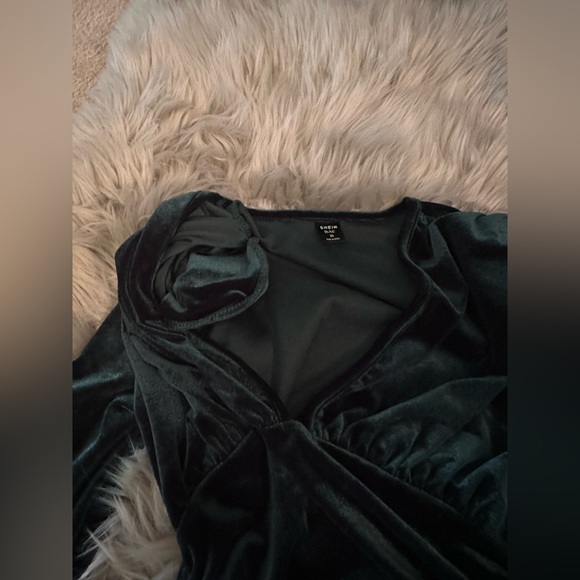 Green velvet dress - Picture 5 of 5